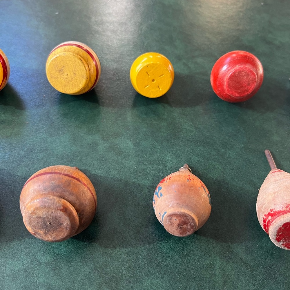 Buyer’s Choice Lot #6 of Antique Vintage Painted Wooden Spinning Tops - Picture 10 of 11